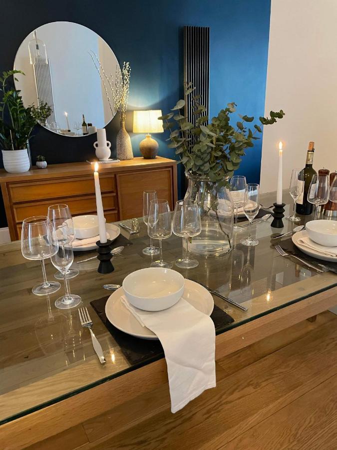 The Clock Tower Apartment - Spacious, Modern, 2 Bed Room Apartment , Southsea With Free Parking - Sleeps 4 Portsmouth Eksteriør billede