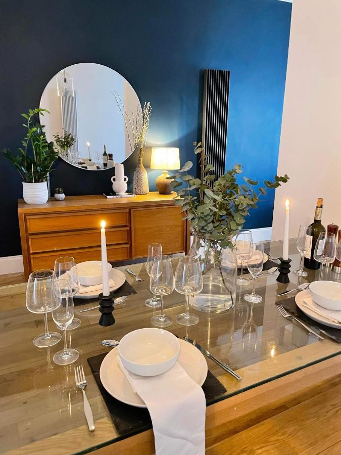 The Clock Tower Apartment - Spacious, Modern, 2 Bed Room Apartment , Southsea With Free Parking - Sleeps 4 Portsmouth Eksteriør billede