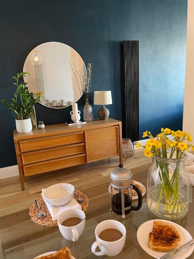 The Clock Tower Apartment - Spacious, Modern, 2 Bed Room Apartment , Southsea With Free Parking - Sleeps 4 Portsmouth Eksteriør billede